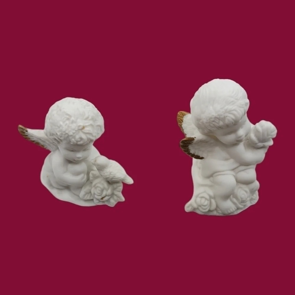 Vtg set of 2 sitting  angels with gold wings